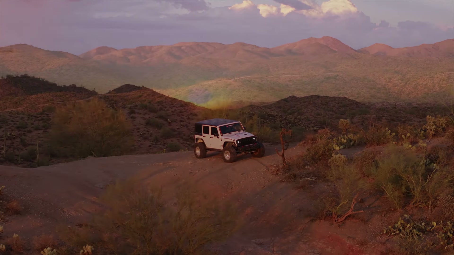 Sunset drive through the desert captured by the Wolfbox dashcam